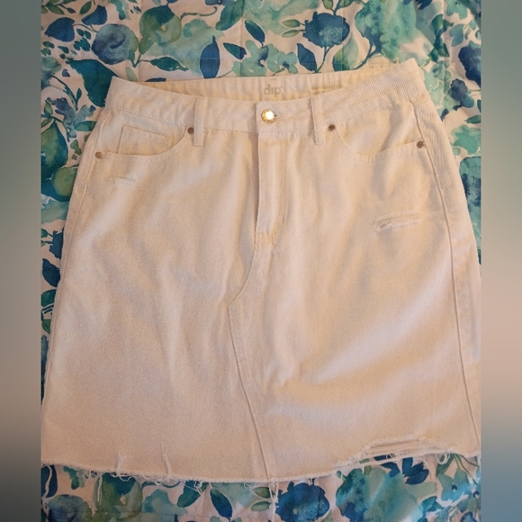 dip Dresses & Skirts - BNWOT White Jean Skirt